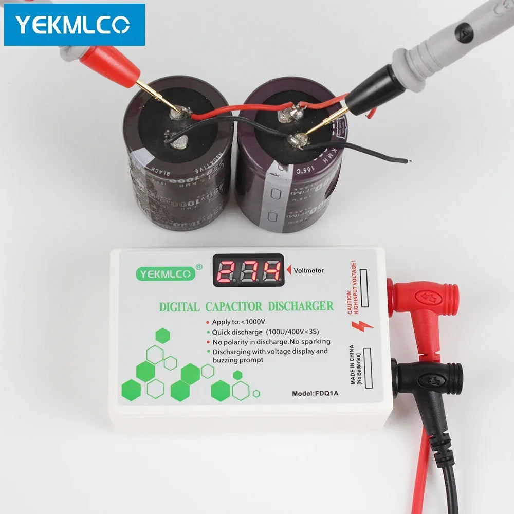 Electrician capacitor discharging tool for electronic circuits