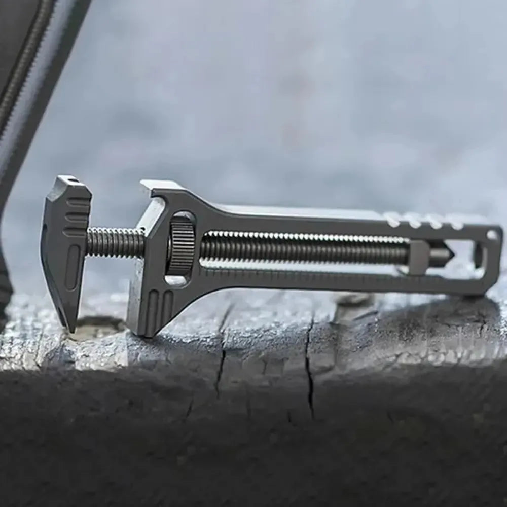 1PC EDC Multi-Tool Compact Multi-Tool Portable Tool Key Ring Chain Pocket Knife Screwdriver Multi-Tool Camping Survival Kit