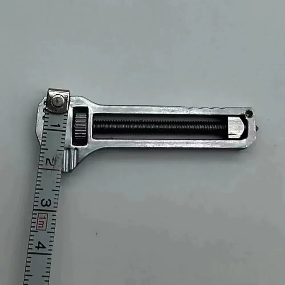 1PC EDC Multi-Tool Compact Multi-Tool Portable Tool Key Ring Chain Pocket Knife Screwdriver Multi-Tool Camping Survival Kit